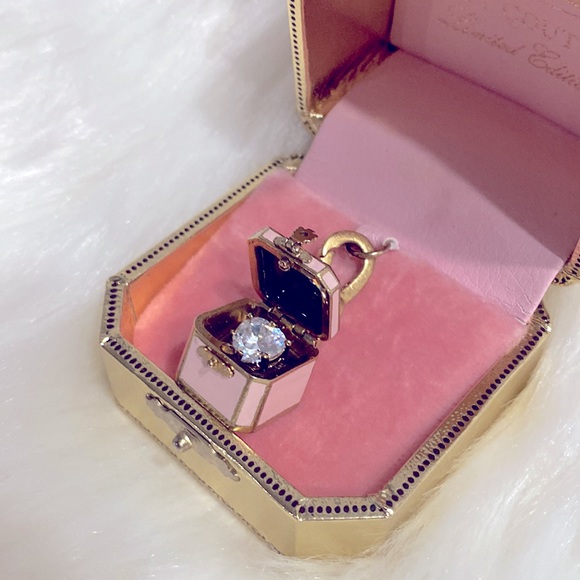 Juicy Couture Jewelry Box With CZ Heart Diamond Charm Like New - Picture 10 of 13